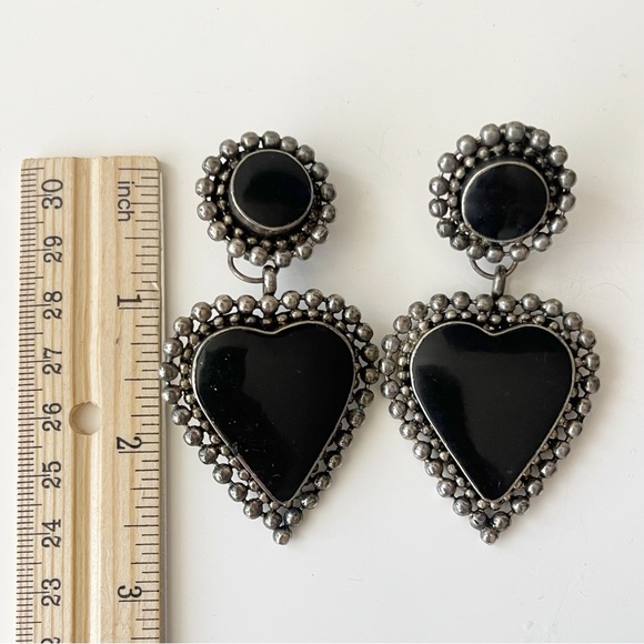 VINTAGE Heart Shape Earrings - Picture 2 of 3